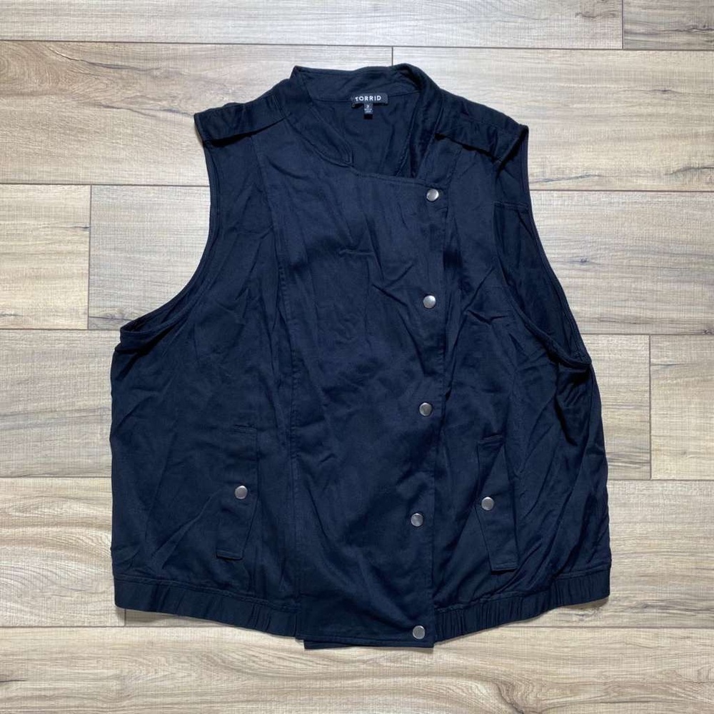 Torrid Women's Twill Knit Snap Drape Front Vest Size 2 Black